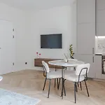 Elegant City Center Apartment